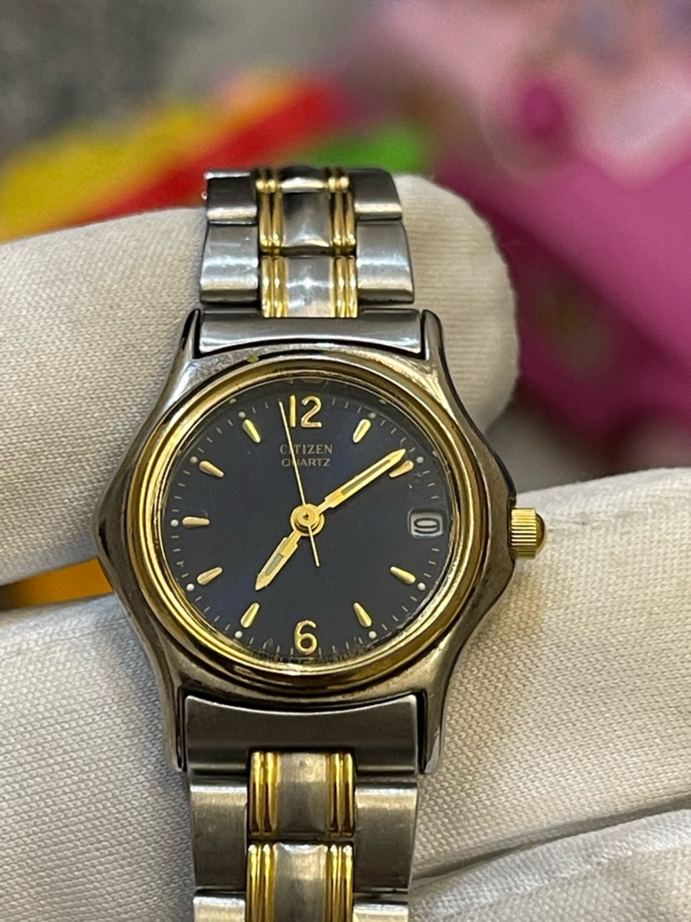 Vintage Citizen Women's Two-Tone Gold and Silver Watch 6010-S41932 Year 90s 25mm